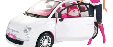 Barbie et sa Fiat 500 décapotabl