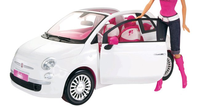 Barbie et sa Fiat 500 décapotabl